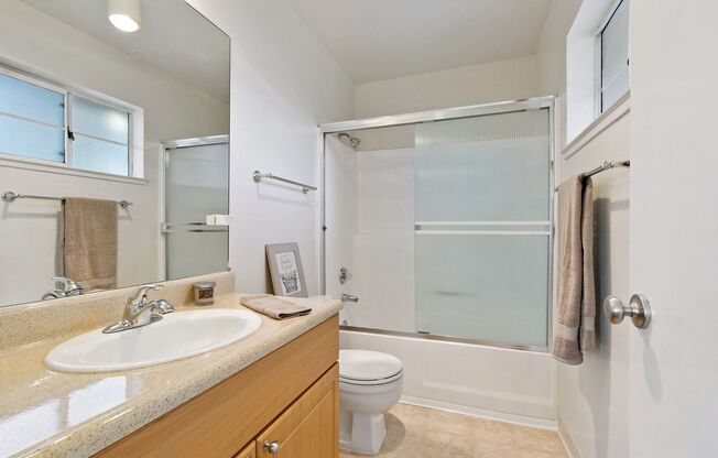 2 beds, 2 baths, 848 sqft, $2,550, Unit B201