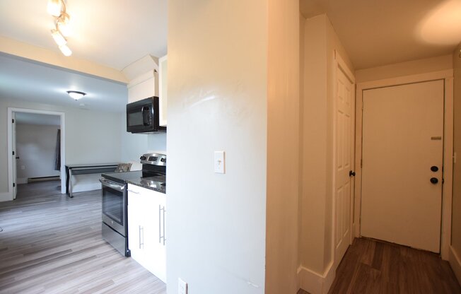 1 bed, 1 bath, $1,400, Unit Apt. 3