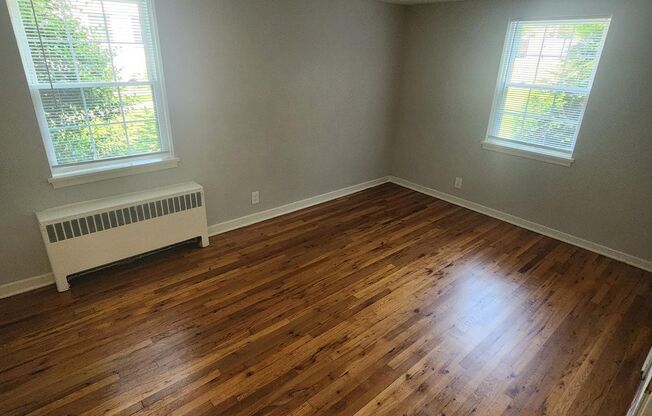 2 beds, 1 bath, 897 sqft, $2,135, Unit B-07