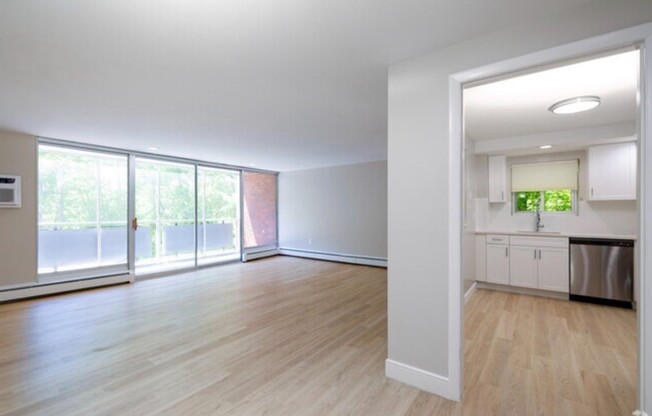 1 bed, 1 bath, 986 sqft, $2,400, Unit 2E