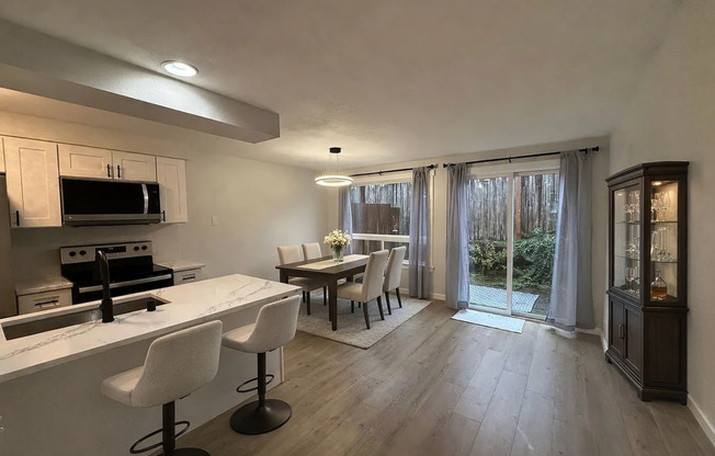 Beautifully Renovated 2 Bed/1.5 bath Condo Edmonds, WA. $2495/mo.