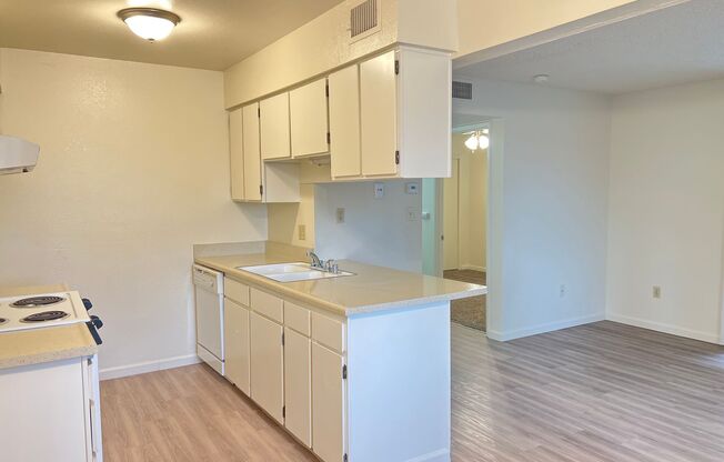 2 beds, 1 bath, 800 sqft, $1,295, Unit Unit B