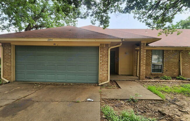 2204 OAK HL DR