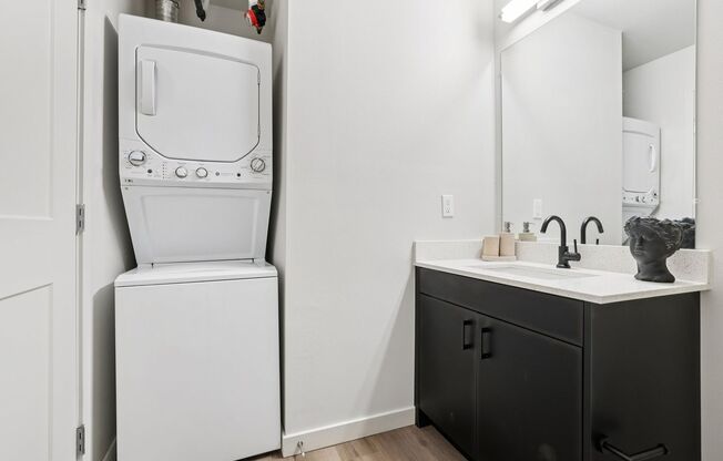 Studio, 1 bath, 360 sqft, $1,725, Unit 704