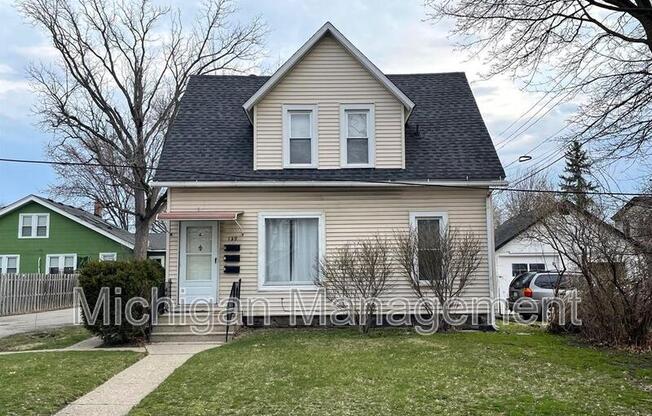 139 E PEARL ST