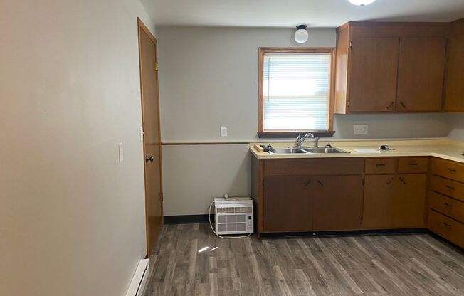 2 beds, 1 bath, 682 sqft, $800, Unit 02