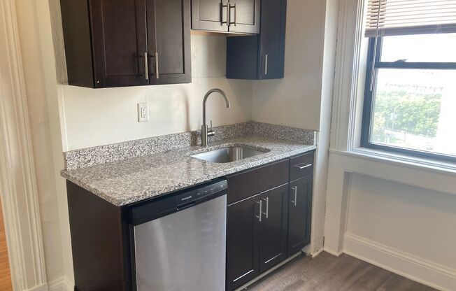 2 beds, 1 bath, 764 sqft, $1,549, Unit 1301-61
