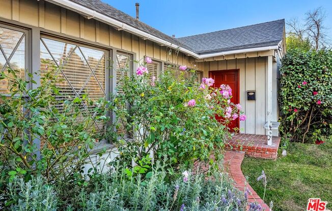 13768 ERWIN ST