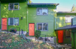 Lovely Townhome - 2 bedrooms, 1.5 bathrooms For Rent