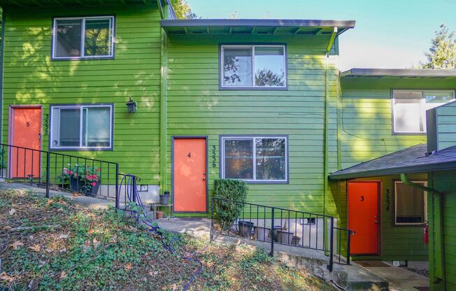 Lovely Townhome - 2 bedrooms, 1.5 bathrooms For Rent