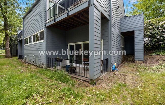 2 Bed, 1 Bath Condo at Franciscan Condominiums Close to PCC and I-5 for easy access