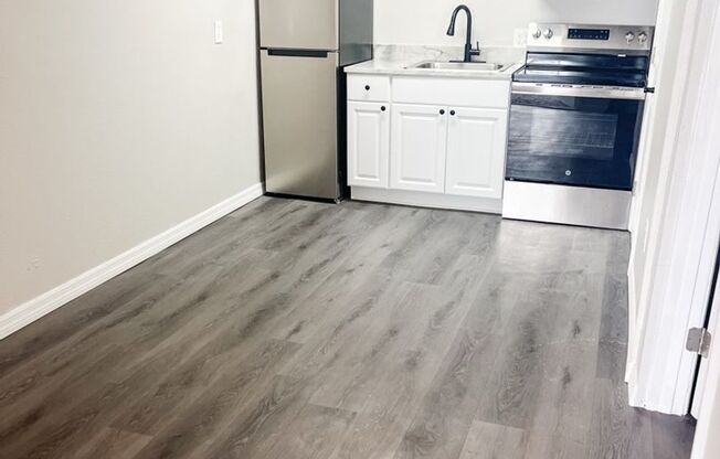 MOVE IN SPECIAL !! COZY 1/1  CONVENIENTLY LOCATED CLOSE TO DOWNTOWN ST. PETERSBURG