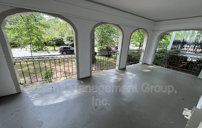 129 WHITEFOORD AVE NE