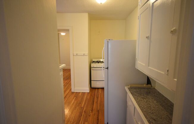 1 bed, 1 bath, 575 sqft, $960, Unit I