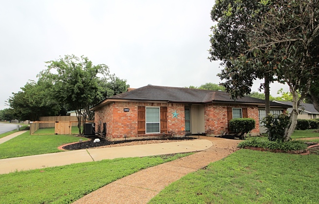 3 BD 2 BA AVAILABLE JUNE!! NEAR LOOKOUT RD