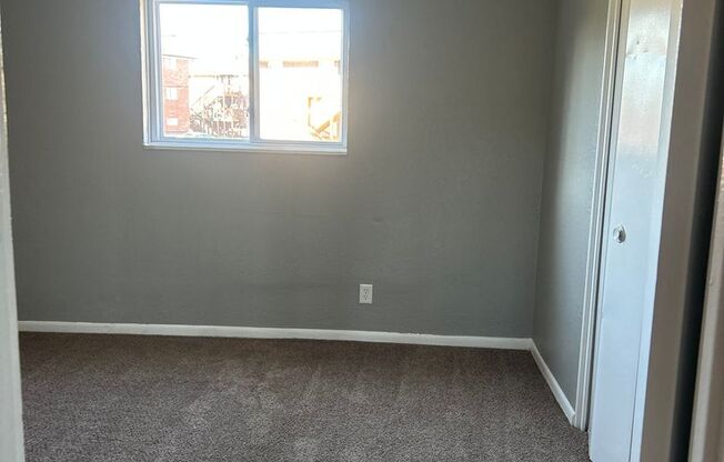 2 beds, 1 bath, 750 sqft, $1,045, Unit B09 1048 11