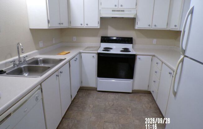 2 beds, 1 bath, 754 sqft, $1,577, Unit 137-210