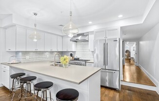 3 beds, 3 baths, 2,206 sqft, $6,800, Unit 2