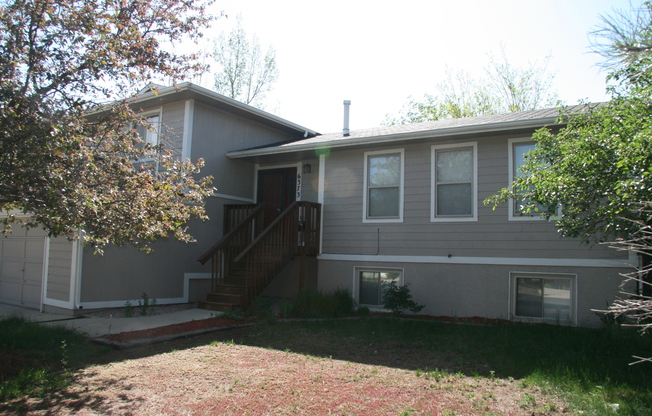 Lovely 4 bedroom home in Northeast Colorado Springs!