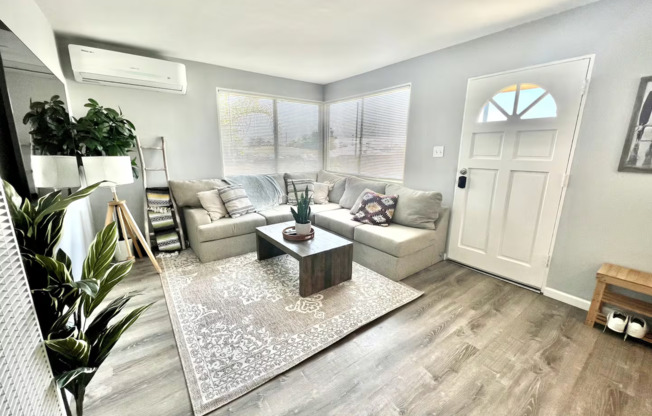 Fully Furnished 2BR Home with Huge Yard & Stunning Views – In-Unit Washer/Dryer!