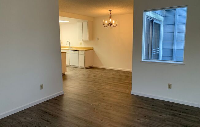 3 beds, 1 bath, 914 sqft, $2,995