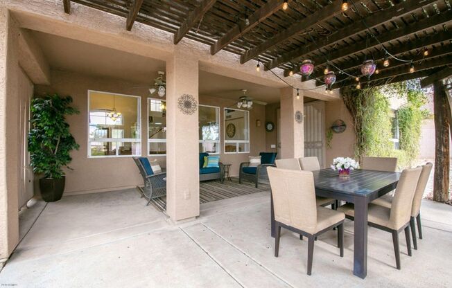 Nice Chandler home with Sparkling Swimming Pool!