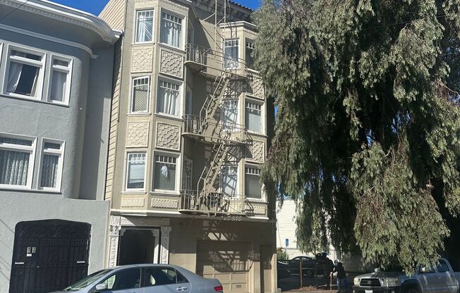 427 18th Avenue (083r)