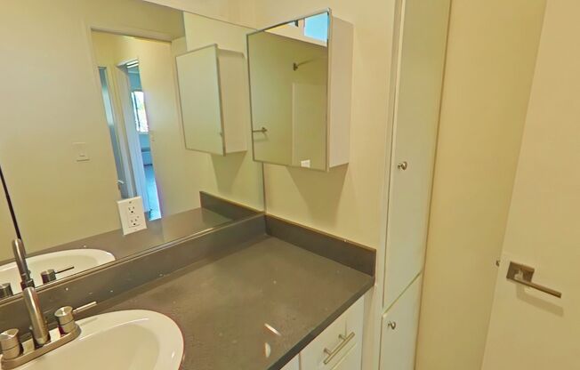 1 bed, 1 bath, 675 sqft, $1,975, Unit 28