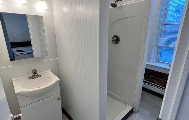 Studio, 1 bath, $900, Unit APT4 R