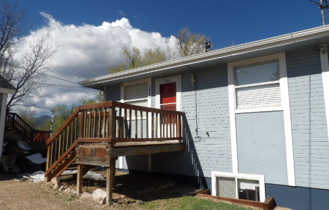 1633 Manitou Blvd