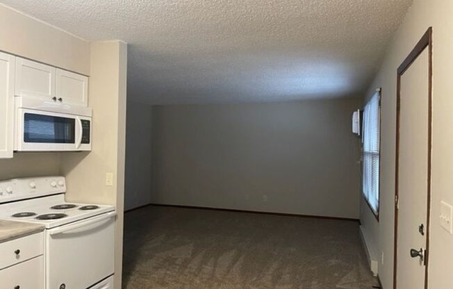 2 beds, 1 bath, 900 sqft, $900, Unit Unit 8