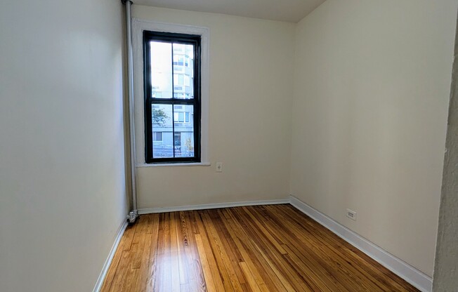 2 beds, 1 bath, $3,350, Unit 2D