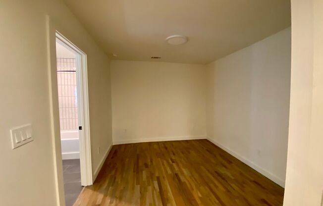 Studio, 1 bath, 450 sqft, $1,500, Unit 005