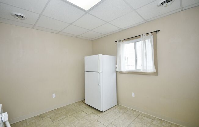 2 beds, 1 bath, $1,200, Unit Unit 1