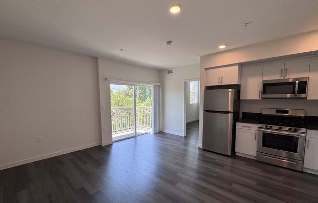 1 bed, 1 bath, 584 sqft, $2,880, Unit 315