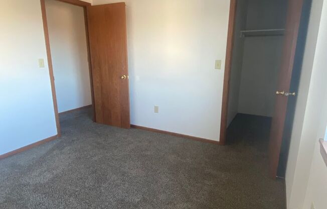 2 beds, 1.5 baths, 963 sqft, $1,299, Unit 5166 D05