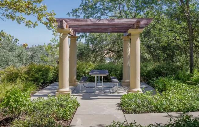 1 bed, 1 bath, 812 sqft, $2,165, Unit 1014