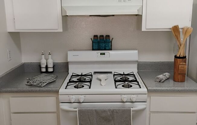 1 bed, 1 bath, 650 sqft, $2,425, Unit 8555-104