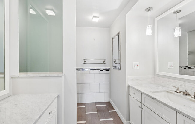 1 bed, 1 bath, 949 sqft, $5,450, Unit 19X