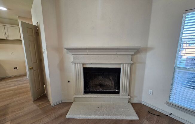 Stunning 3-bedroom, 2.5-bathroom duplex located in the vibrant city of Lewisville, TX