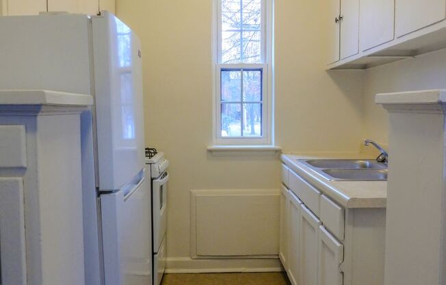 Studio, 1 bath, 450 sqft, $800, Unit 775-44