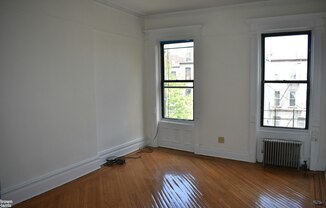 2 beds, 1 bath, $2,850, Unit 3