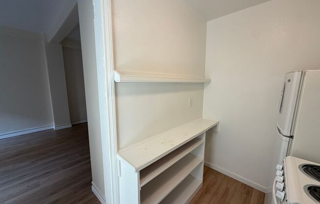 Studio, 1 bath, 295 sqft, $1,175, Unit Old King Edward 731