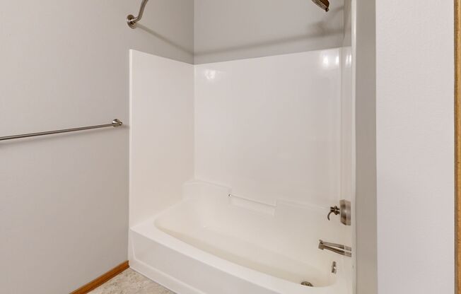 2 beds, 2 baths, 1,177 sqft, $1,704, Unit 2800-128