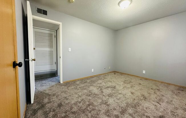 2 beds, 1 bath, 800 sqft, $950, Unit 10