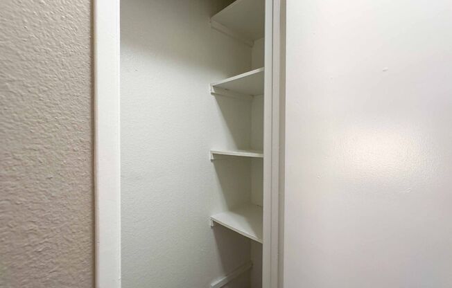 2 beds, 1 bath, $1,975, Unit 4968-08