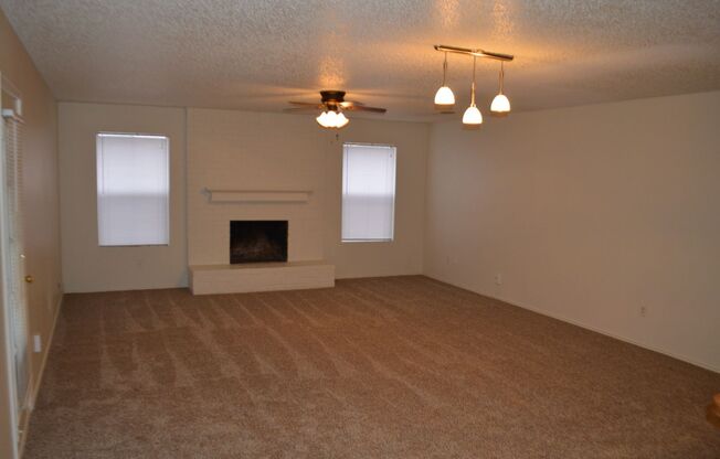 Charming 3/2 with Fireplace & Breakfast Bar - Minutes from I-20