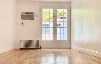 317 W 29 ST