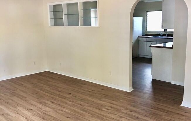 Beautiful 5BR/1BA Zephyrhills Home w/Brand NEW FLOORING! Fenced Yard NO APP FEE!