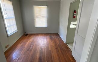 3 beds, 1 bath, $690